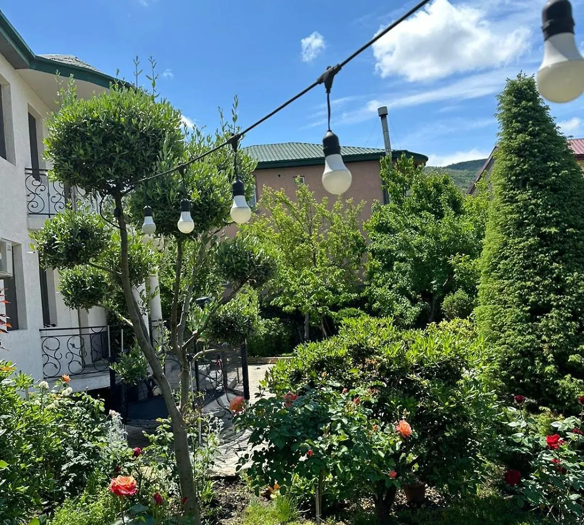 Larda Tbilisi Otel Konukevi